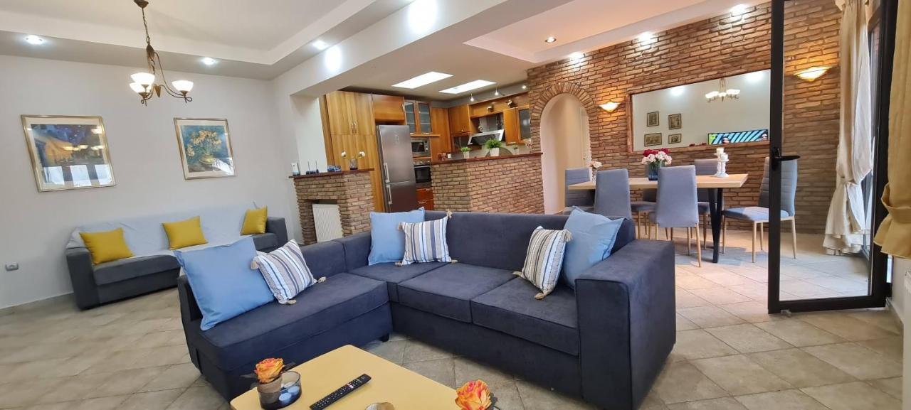 'the Seagull' Traditional Apartment *